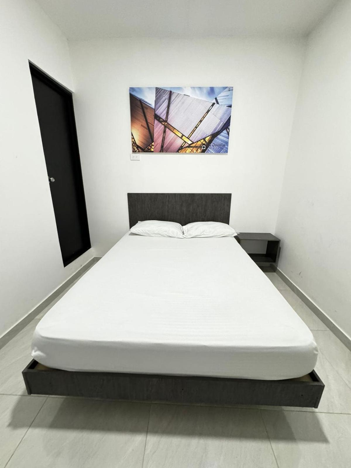 Hotel Le Quint Кукута Екстер'єр фото