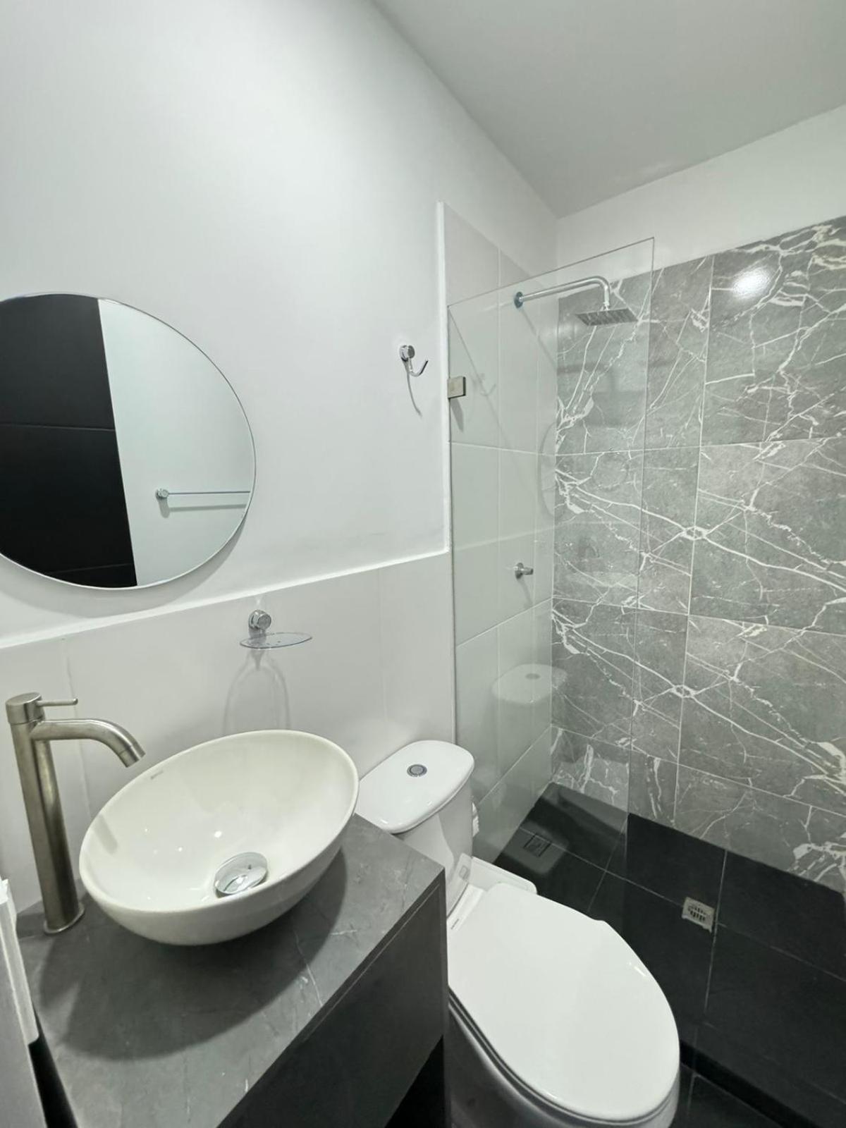 Hotel Le Quint Кукута Екстер'єр фото